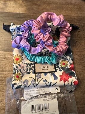 BNWT Gift with Purchase Gucci Satin Scrunchie Set